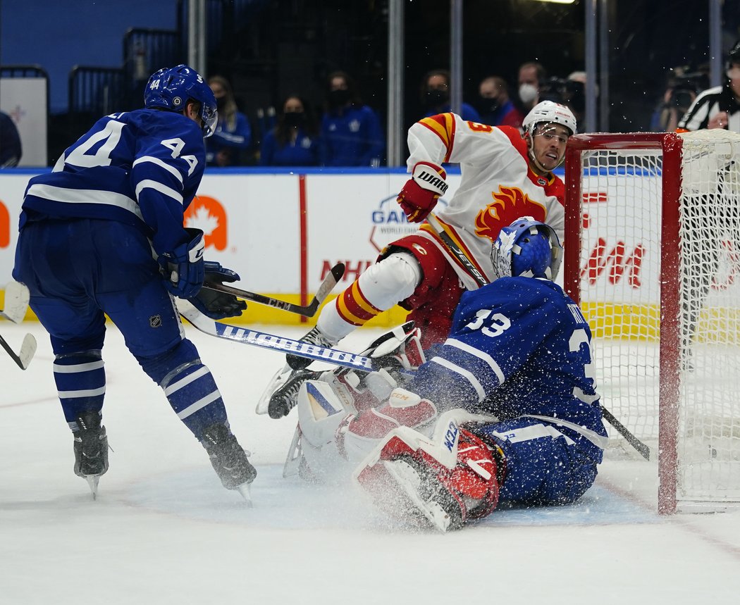 David Rittich při své premiéře za Toronto prohrál s Calgary