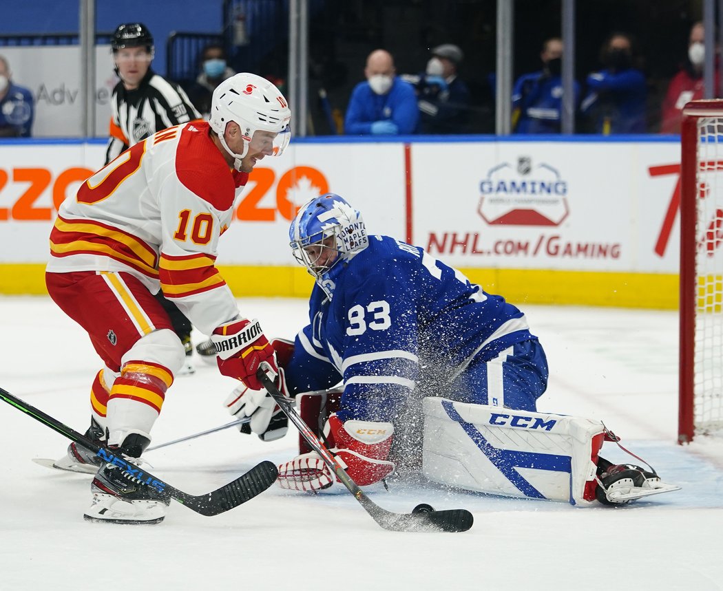 David Rittich při své premiéře za Toronto prohrál s Calgary