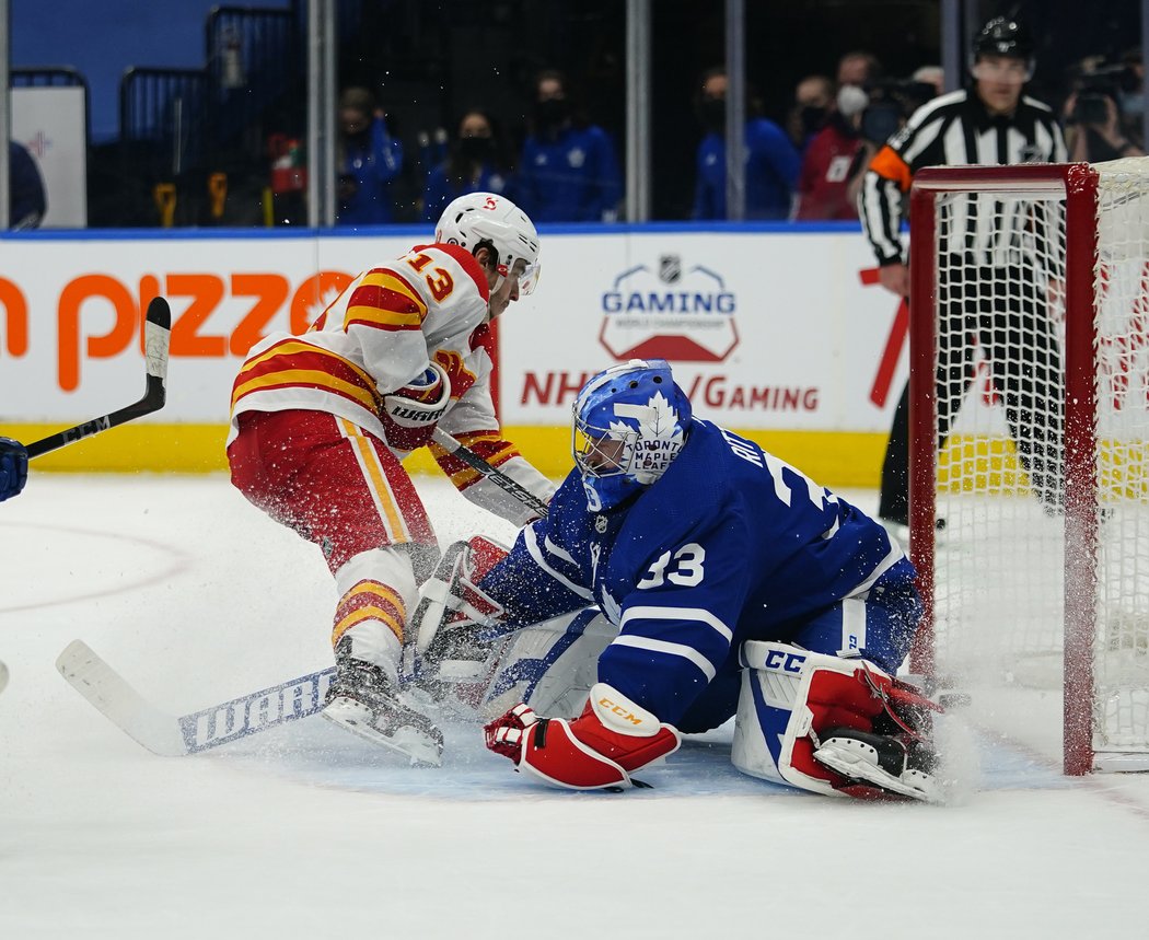 David Rittich při své premiéře za Toronto prohrál s Calgary