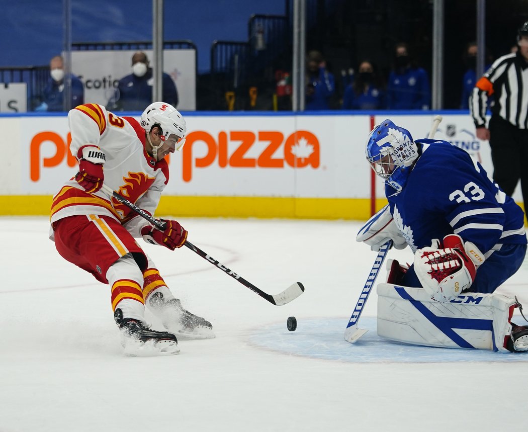 David Rittich při své premiéře za Toronto prohrál s Calgary