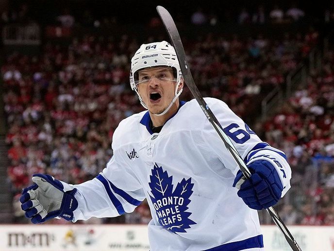 Toronto Maple Leafs zvažují výměnu českého útočníka Davida Kämpfa Toronto Maple Leafs zvažují výměnu českého útočníka Davida Kämpfa