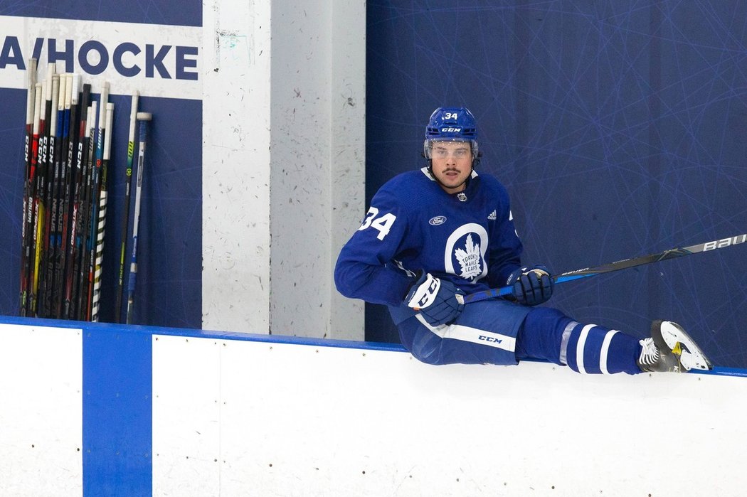 Auston Matthews je rodák z Arizony, na novou sezonu se tak připravuje doma