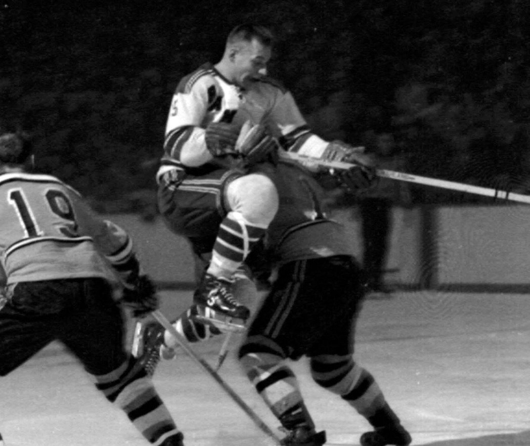 Kariéru v NHL odstartoval Eddie Shack v dresu New York Rangers, kde strávil tři sezony