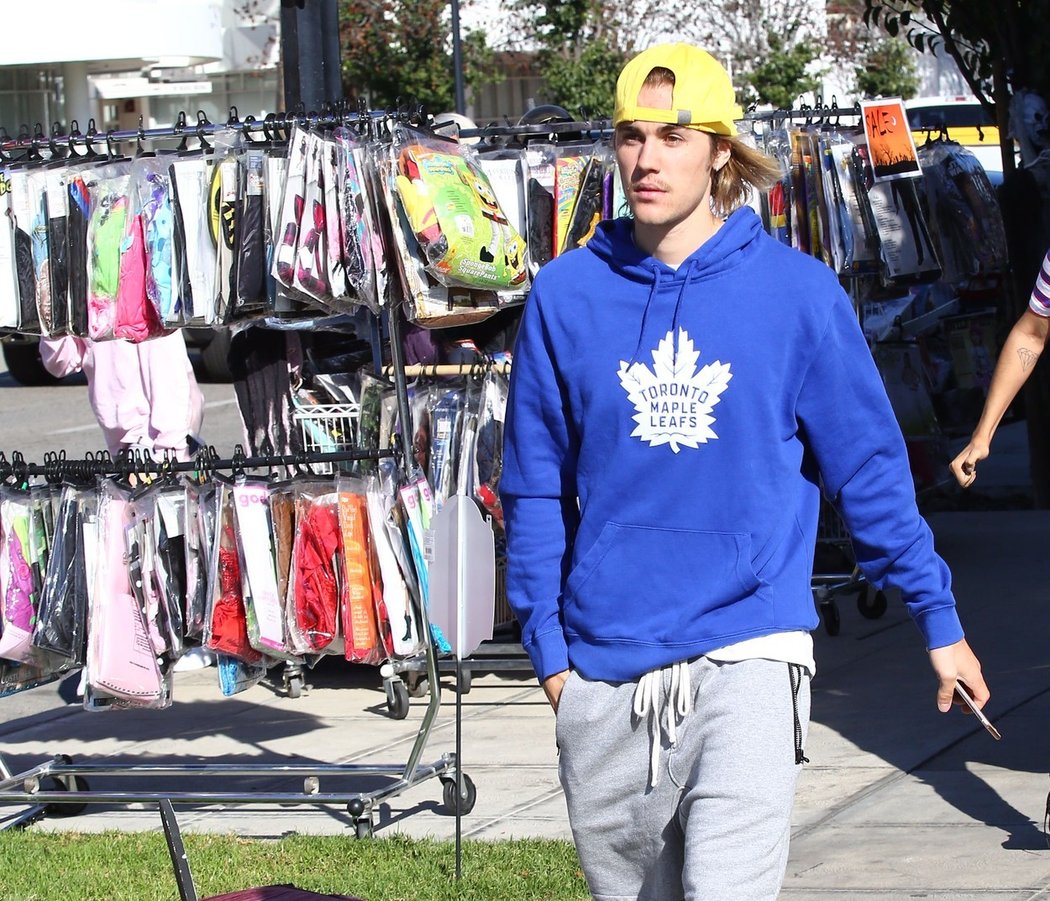 Kanadský zpěvák Justin Bieber je velkým fanouškem hokeje a především Maple Leafs