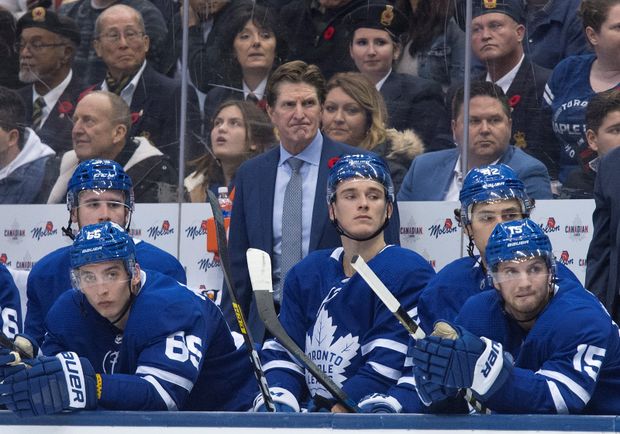 Mike Babcock po více jak čtyřech letech skončil na střídačce Toronta Mike Babcock po více jak čtyřech letech skončil na střídačce Toronta
