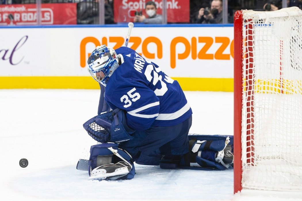 Brankář Petr Mrázek působil v Torontu, během draftu NHL jej získalo Chicago