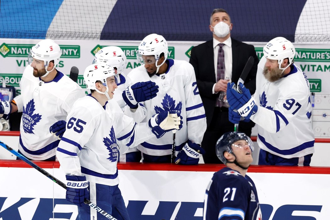 Toronto ovládlo kanadskou divizi i přes prohru s Winnipegem