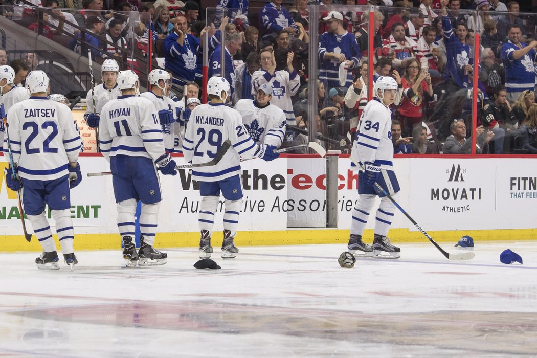 Auston Matthews slaví hatrrick, i to ale bylo málo