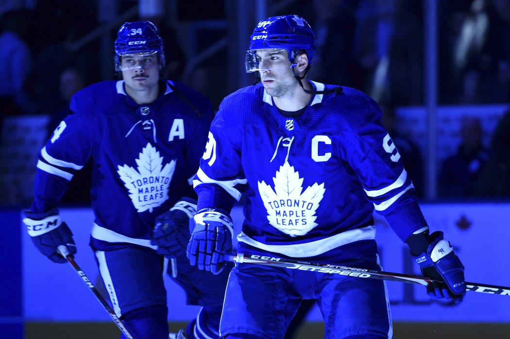 John Tavares je kapitánem, Auston Matthews je asistentem