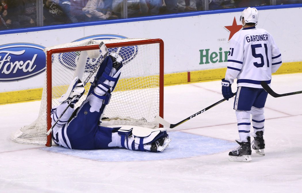 Toronto to pěkně slízlo, Curtis McElhinney by se možná z brány na Floridě radši ani nezvedal