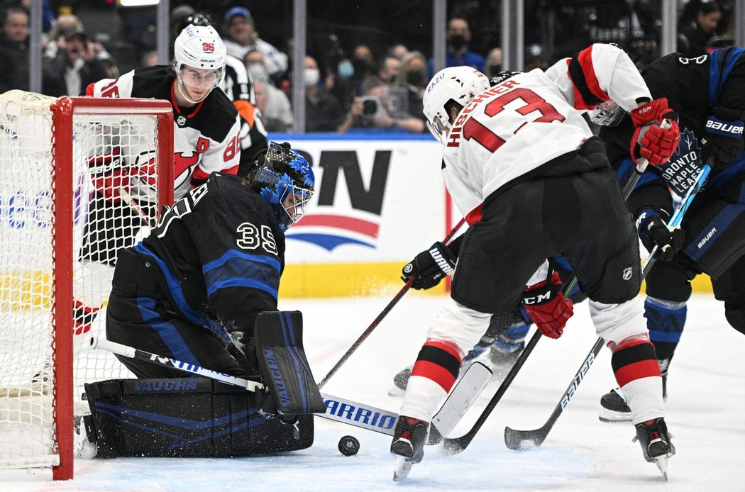 Petr Mrázek vychytal výhru Toronta proti New Jersey