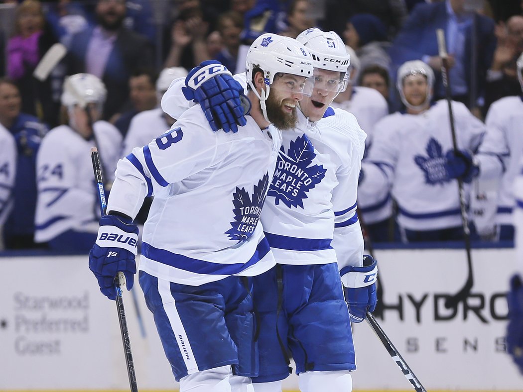 Jake Muzzin (8) poprvé po trejdu z Los Angeles skóroval za Toronto