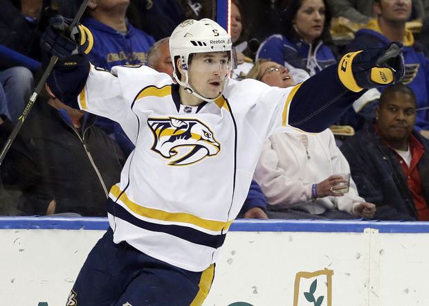 Švédský mladík s věhlasným příjmením válí za Nashville Predators. Švédský mladík s věhlasným příjmením válí za Nashville Predators.