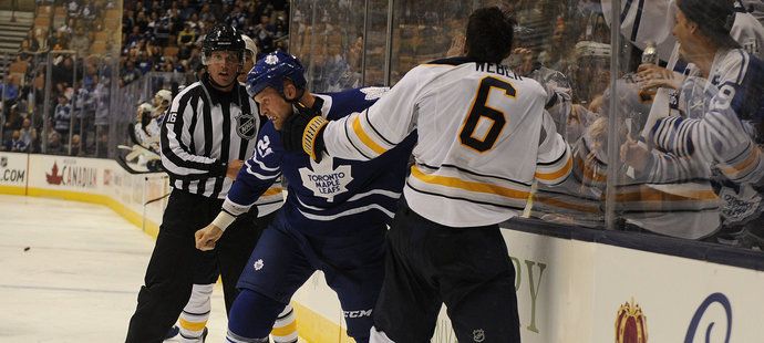 Colton Orr stále patří Torontu, hraje už ale pouze na farmě.