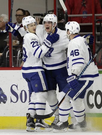 Jednička draftu Auston Matthews je se 60 body nejproduktivnějším hráčem Toronta