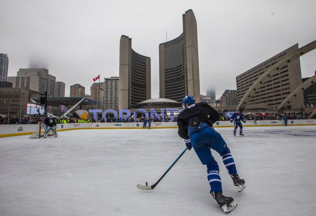 Hokejisté Maple Leafs si zatrénovali v úžasném prostředí centra Toronta