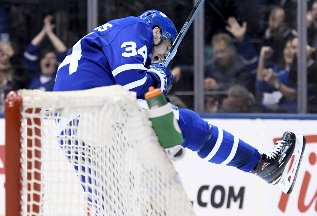 Toronto otočilo zápas čtyřmi góly v rozmezí 34. až 51. minuty. Takto se radoval Auston Matthews.