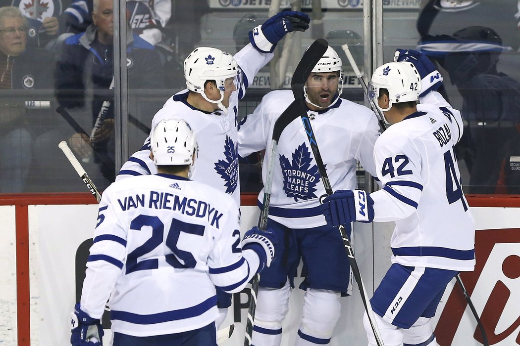 Toronto na úvod sezony NHL válelo, ve Winnipegu vyhrálo vysoko 7:2