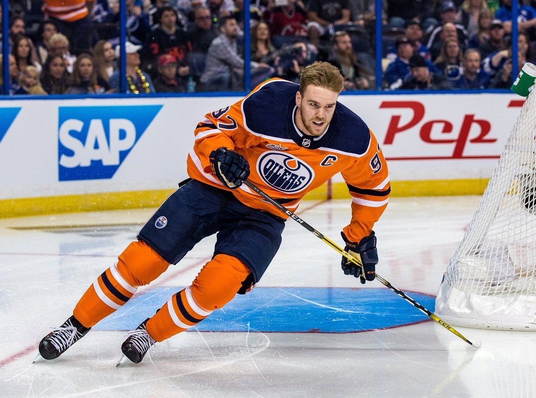 Connor McDavid obhájil v dovednostních soutěžích před Utkáním hvězd NHL v Tampě Bay vítězství v souboji o nejrychlejšího bruslaře.