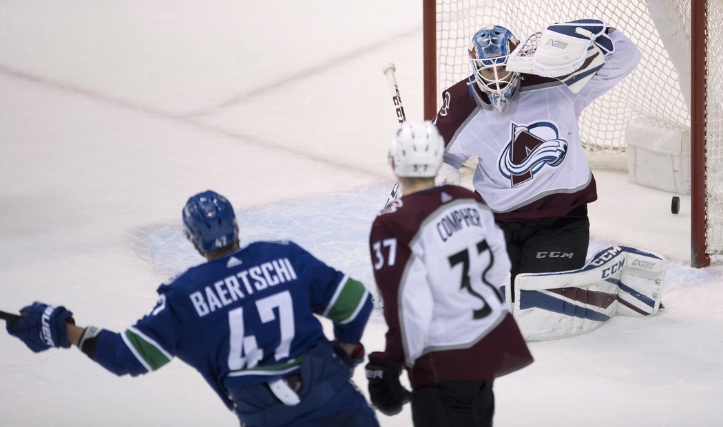 Jonathan Bernier máchl do prázdna, střelu Bärtschiho v prodloužení nelapil