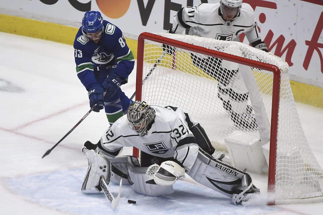 Jonathan Quick se střídání nedočkal a od Vancouveru inkasoval všech osm branek