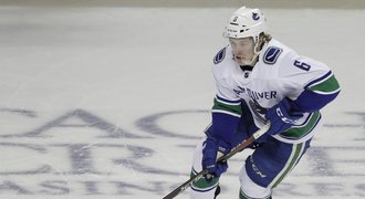 Boeser útočí na Calder Trophy. Překonal i rekord legendárního Bureho