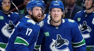 NHL ONLINE: Hronek hraje s Canucks o druhý bod v sérii. Srovná Colorado?