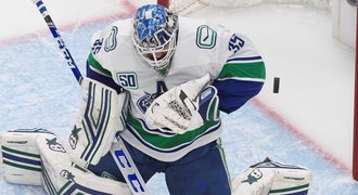 Famózní premiéra v play off! Demko spasil Canucks, proslavil se tanečkem