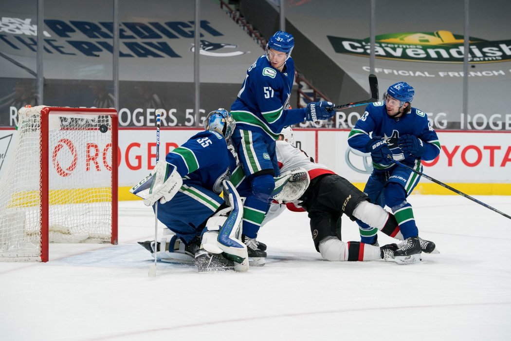 Utkání hokejové NHL mezi Vancouverem a Ottawou, v němž domácí zvítězili vysoko 7:1