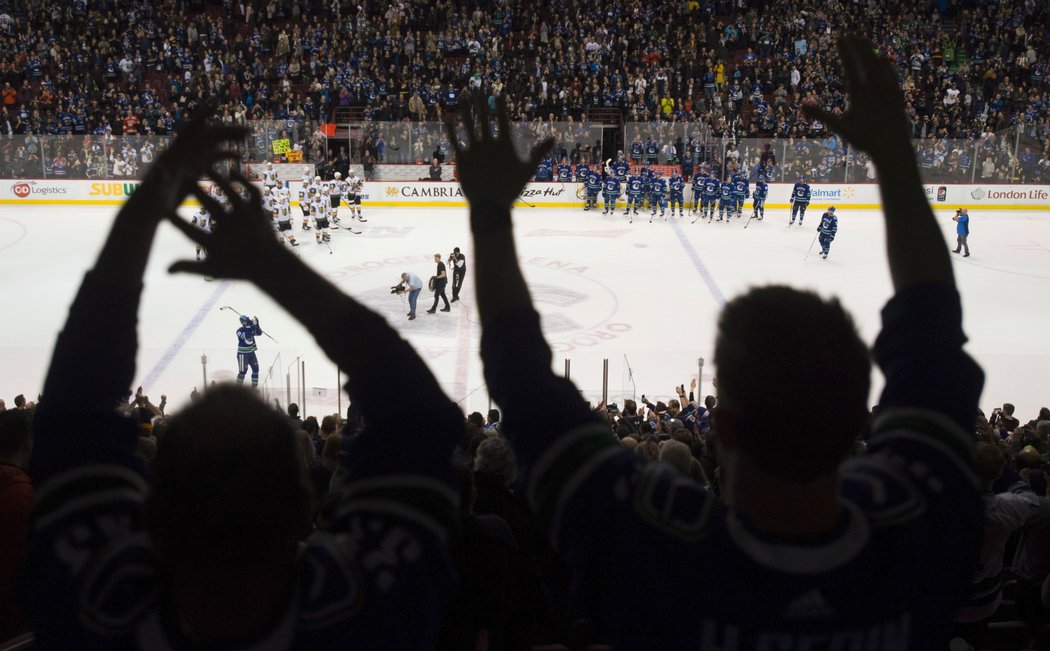 Henrik a Daniel Sedinové odehráli předposlední domácí zápas za Vancouver.