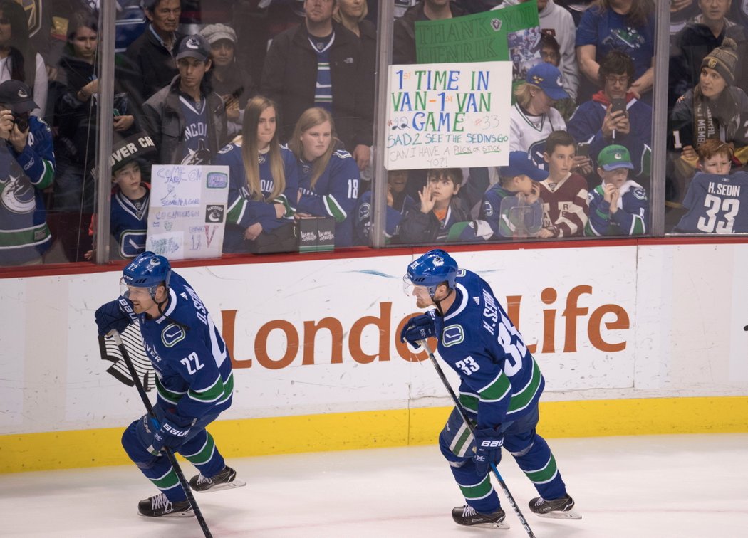 Henrik a Daniel Sedinové odehráli předposlední domácí zápas za Vancouver.