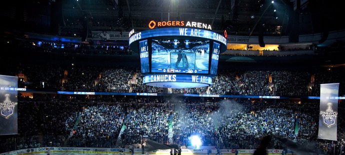 Atmosféra v hale Vancouveru byla před začátkem utkání přímo elektrizující.