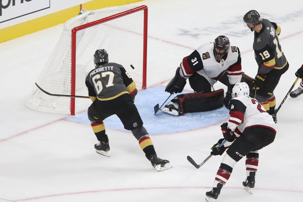 Max Pacioretty právě zakončil hattrick