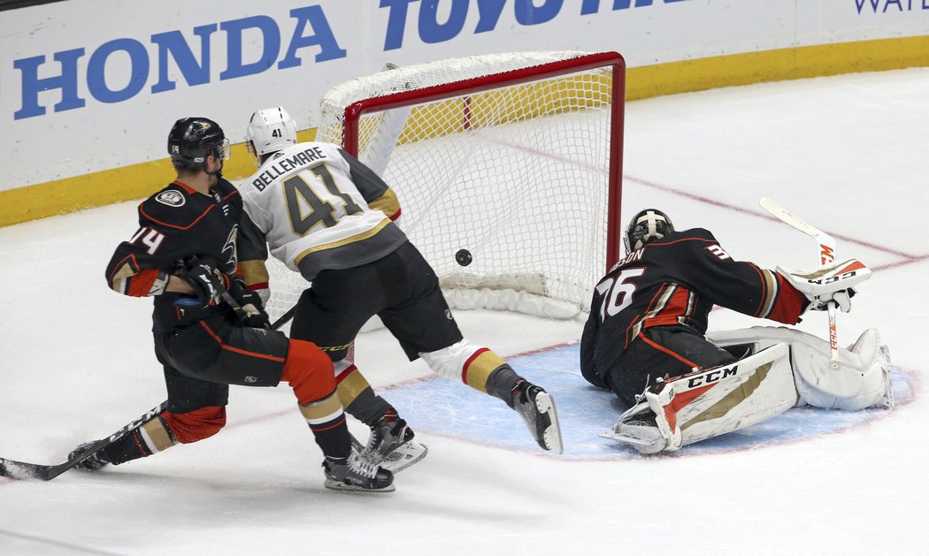 Skóre utkání hráčů Vegas proti Ducks uzavřel Pierre-Eduard Bellemare