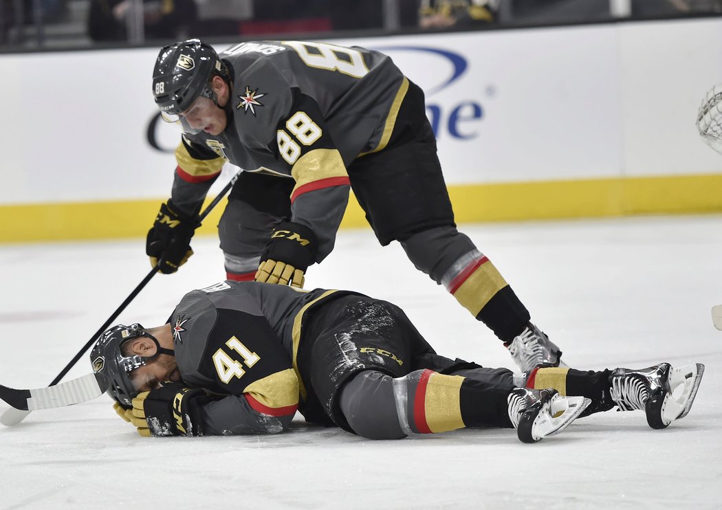 Pierre-Edouard Bellemare byl proti Oilers zasažen pukem do obličeje