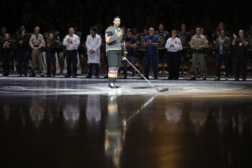 Obránce Deryk Engelland měl před startem zápasu krátký, ale emotivní proslov