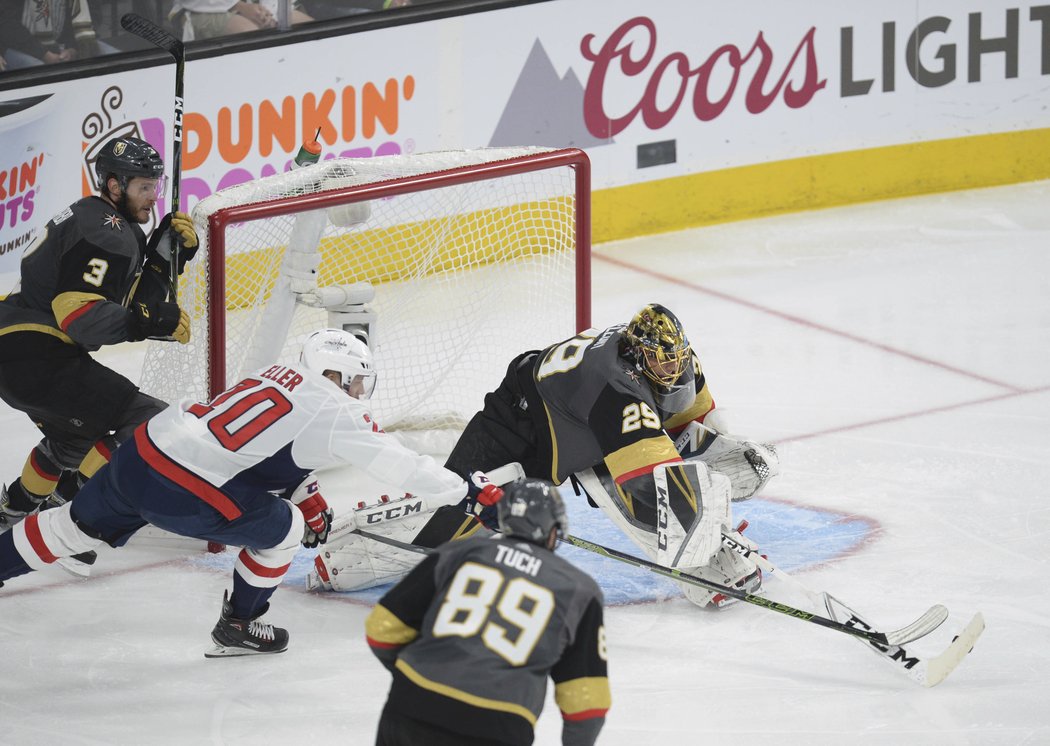 Rychlejší než Lars Eller byl brankář Marc-Andre Fleury