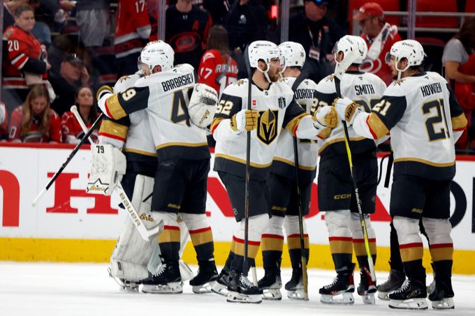 NHL ONLINE: Carolina - Las Vegas. Hertl a spol. ve finále vedou, přidají další výhru? NHL ONLINE: Carolina - Las Vegas. Hertl a spol. ve finále vedou, přidají další výhru?
