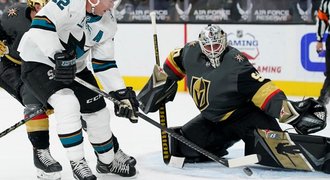 Brankář Vegas: Při očkování nám lhali, že se restrikce v NHL rozvolní