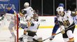 Brankář Maxime Lagace při debutu v NHL inkasoval z 11 střel čtyři góly