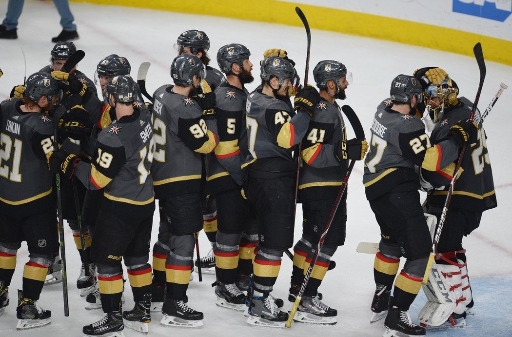 Útočník Tomáš Nosek se prvním gólem v play off NHL podílel na výhře hokejistů Vegas 3:2 nad Winnipegem. Vegas ve finále Západní konference vede 3:1.