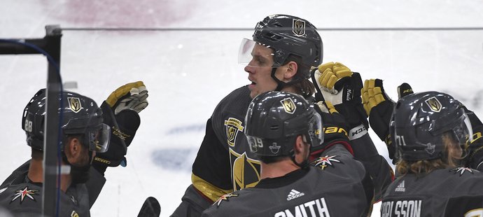 O prodloužení vítězné série rozhodli Golden Knights už v první třetině, kterou ovládli 4:0.