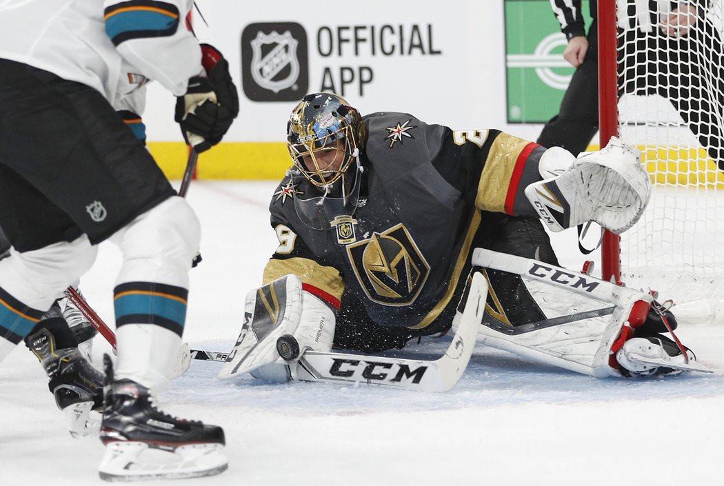 Marc-André Fleury předvedl proti San Jose 33 úspěšných zákroků.