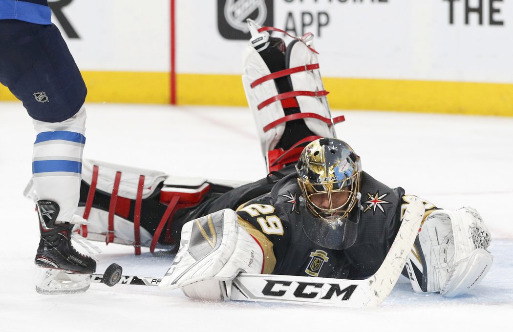 Vegas výrazně k výhře pomohl brankář Marc-André Fleury, který pochytal 33 střel a dočkal se ocenění pro největší hvězdu souboje.