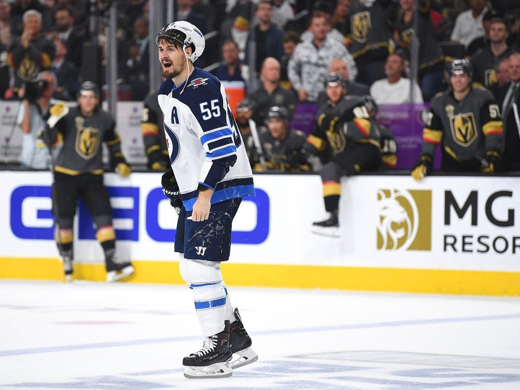 Hokejisté Winnipegu vstřebávají šok - jsou jednu porážku od konce v letošních bojích o Stanley Cup.