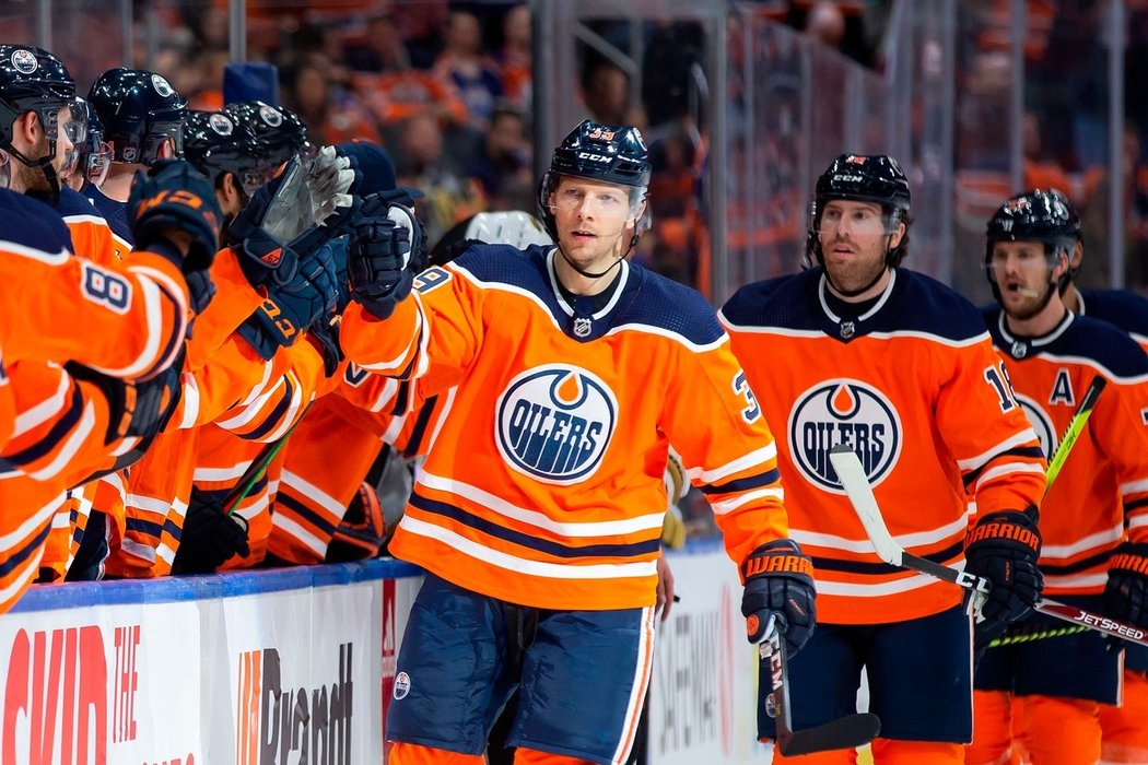 Edmonton ve varu, podle hokejových expertů bude hostit případné finále letošního Stanley Cupu domácí arena Oilers Rogers Place.