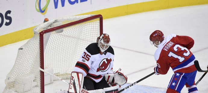 Jednadvacetiletý útočník Jakub Vrána byl jediným střelcem utkání Washingtonu proti New Jersey.