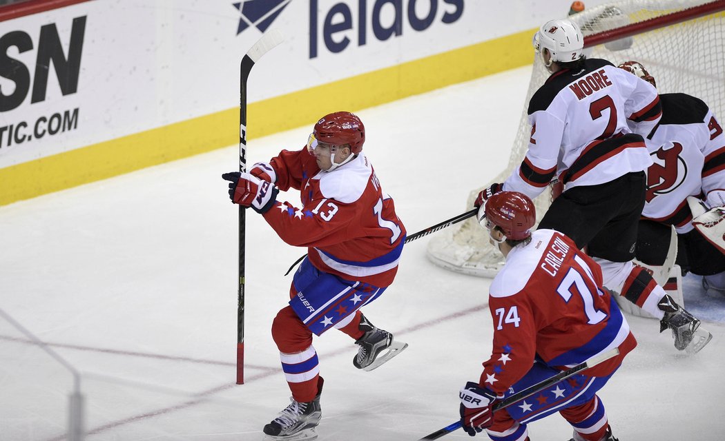 Jakub Vrána se raduje ze své druhé branky v NHL v kariéře