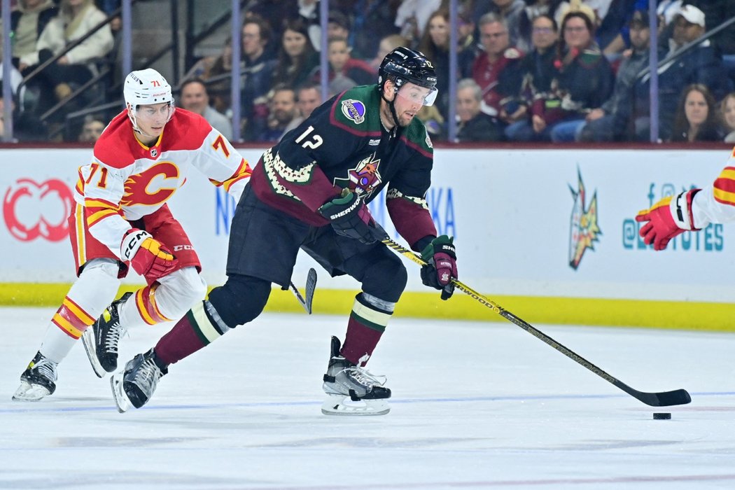 Nick Ritchie v dresu Arizony, nyní se stěhuje do Calgary