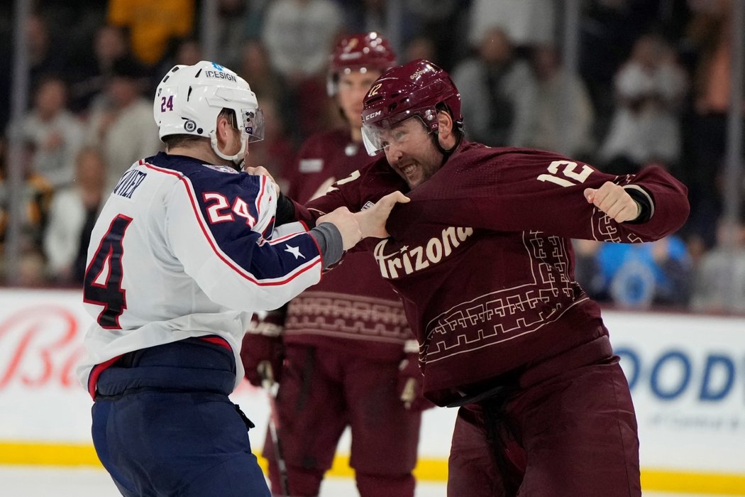 Nick Ritchie v dresu Arizony, nyní se stěhuje do Calgary